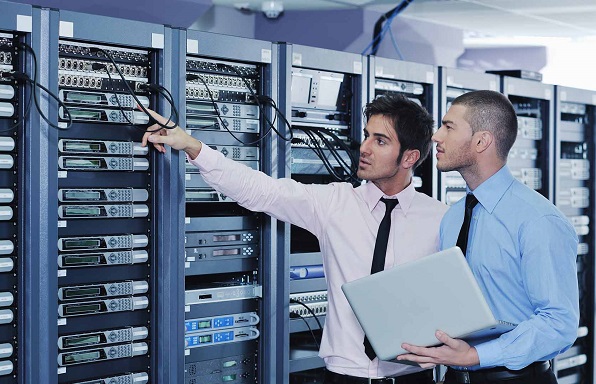 Faire appel à un ingénieur informatique : quels avantages ?